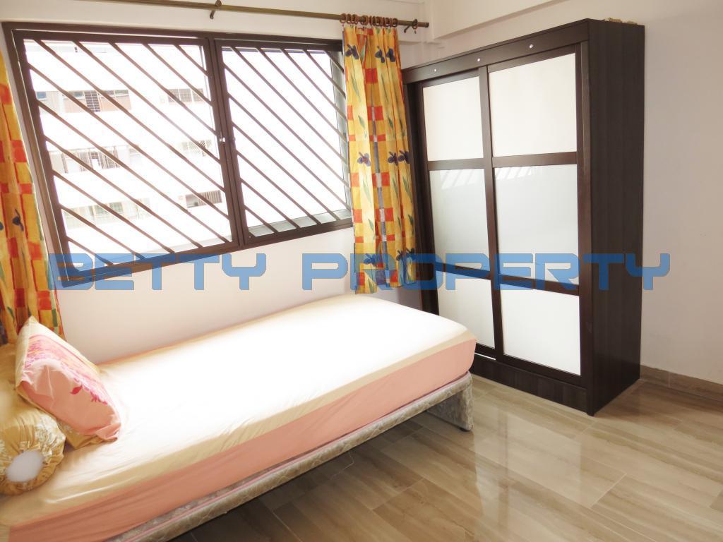 Serangoon Avenue 3 thumbnail photo